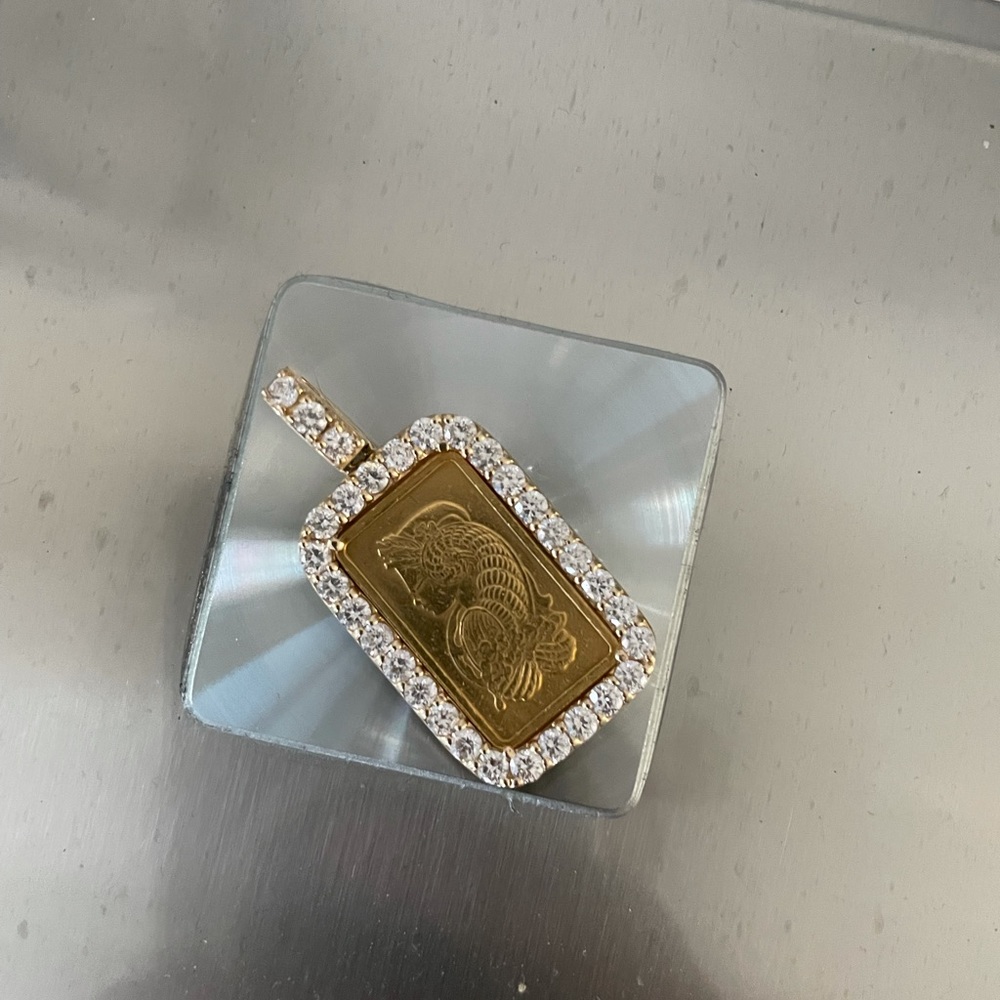 14k yellow gold diamond pendant